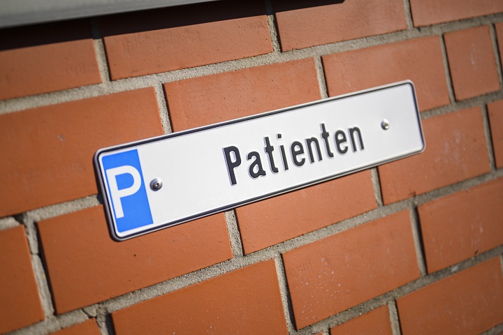 Startseite 8 Parkplätze vor der Tür